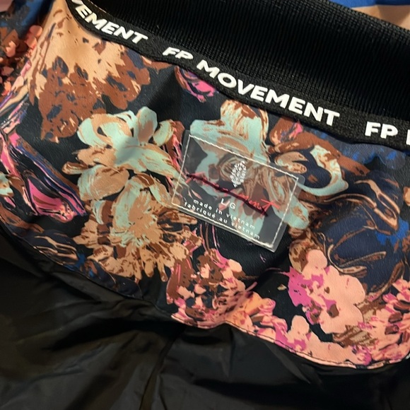 Free People Movement Bunny Slope Floral Puffer Jacket Size Large NWT - Picture 12 of 17